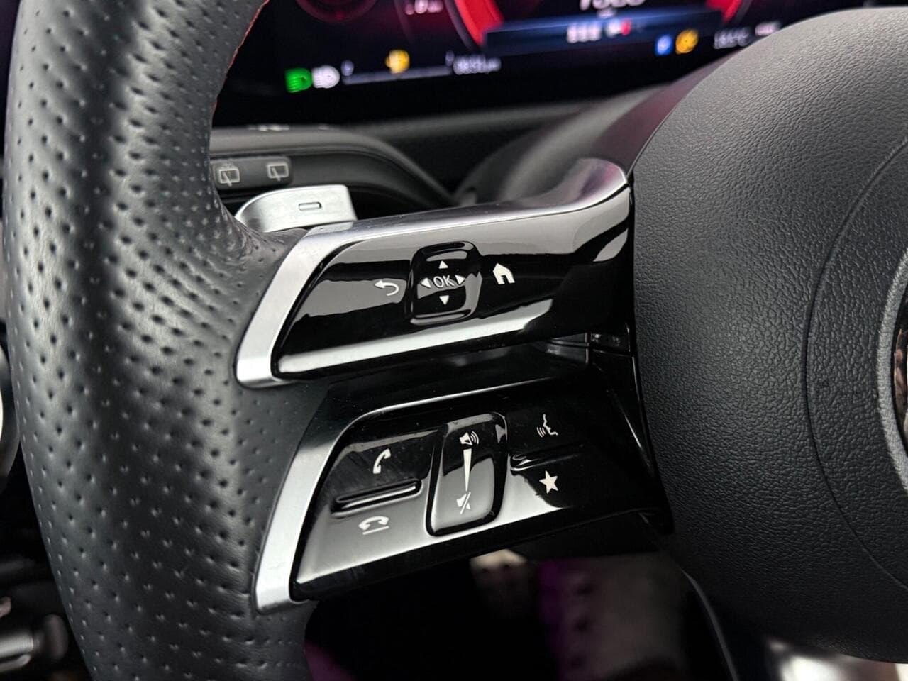 Mercedes-Benz A Class thumbnail Misc Controls