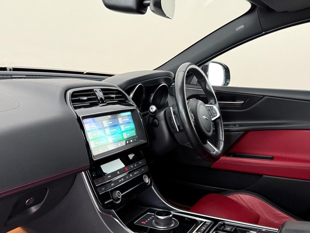Jaguar XE thumbnail Interior Front