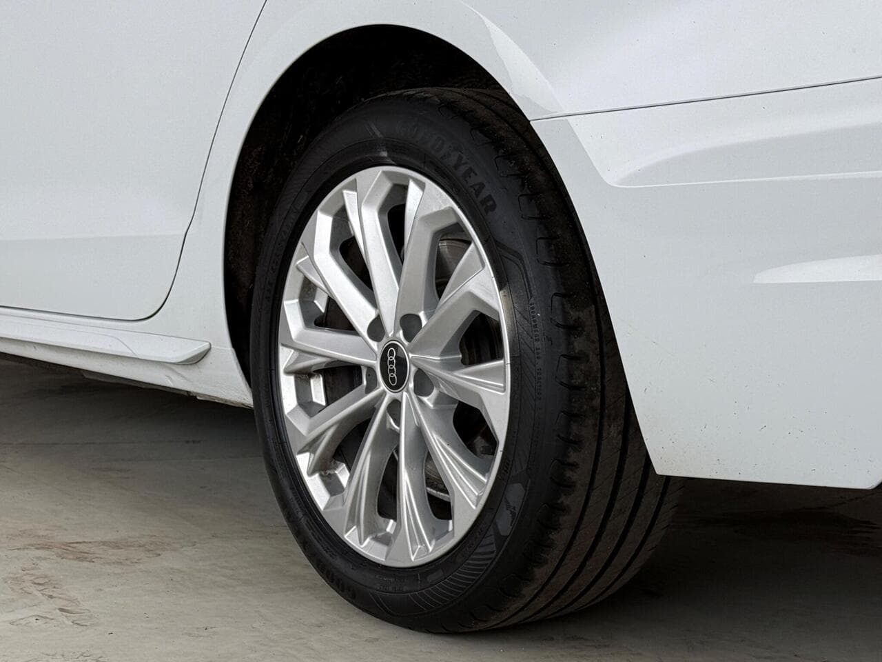 Audi A4 Avant thumbnail Wheel