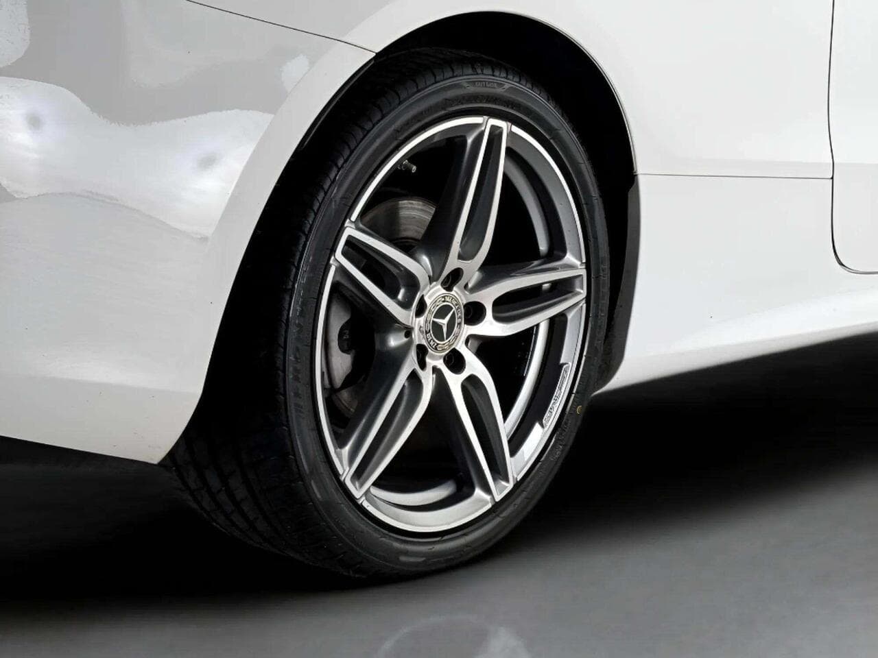 Mercedes-Benz E Class thumbnail Wheel