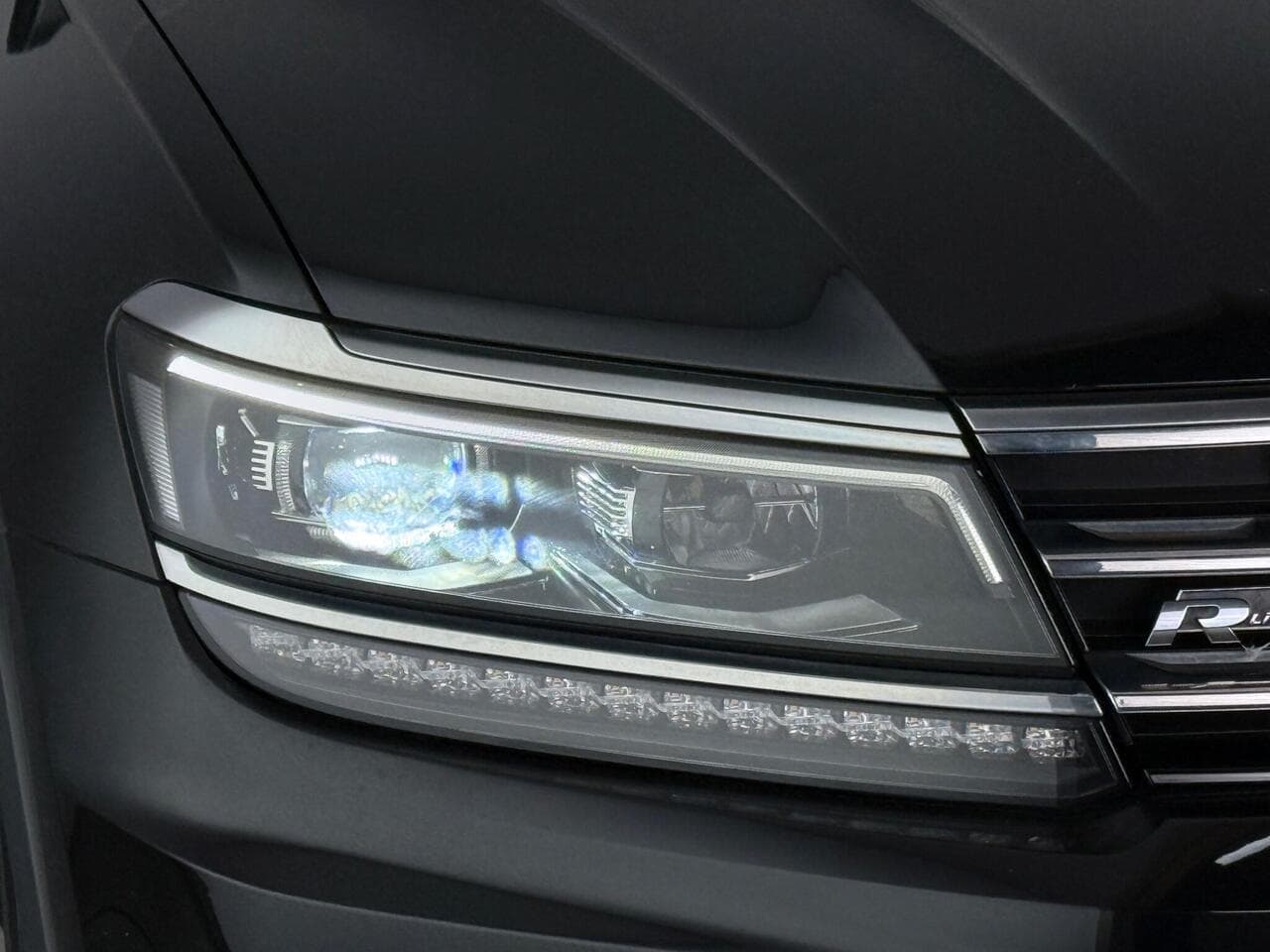 Volkswagen Tiguan thumbnail Lights Front