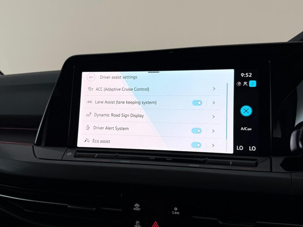 Volkswagen Golf thumbnail Infotainment System