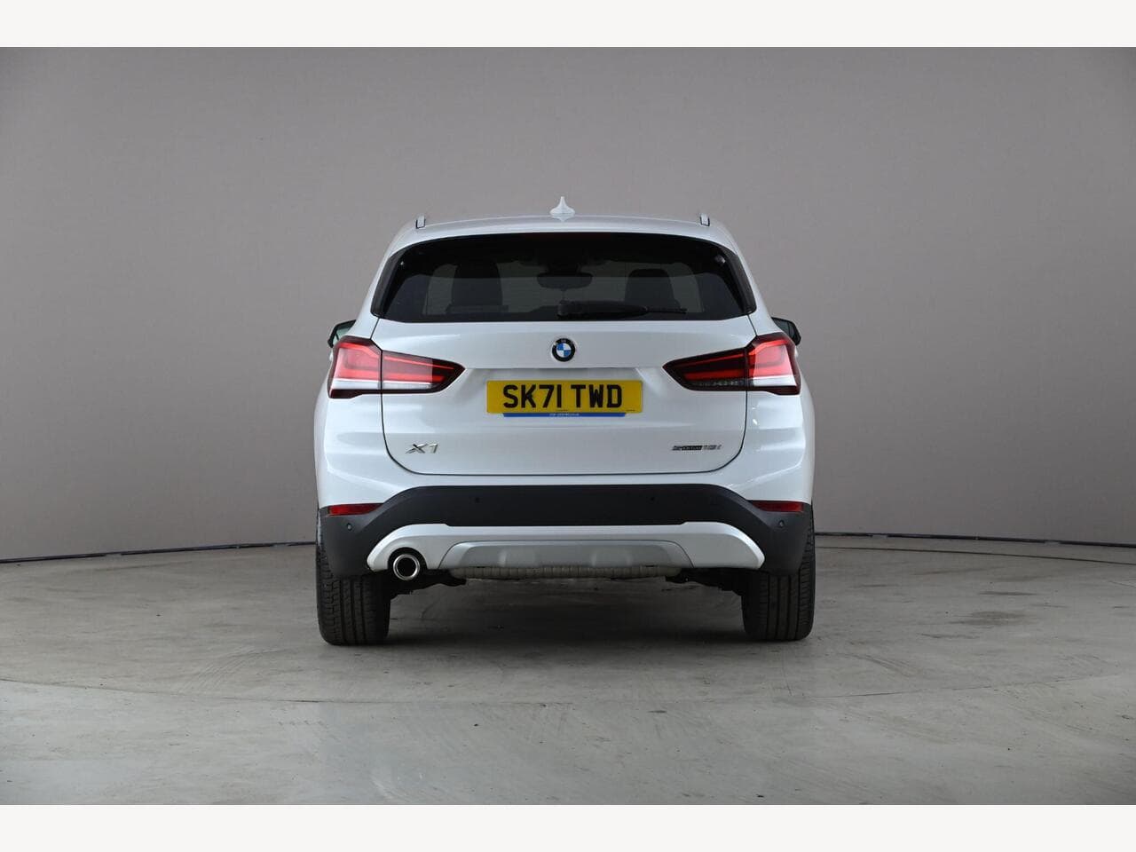 BMW X1 thumbnail Rear
