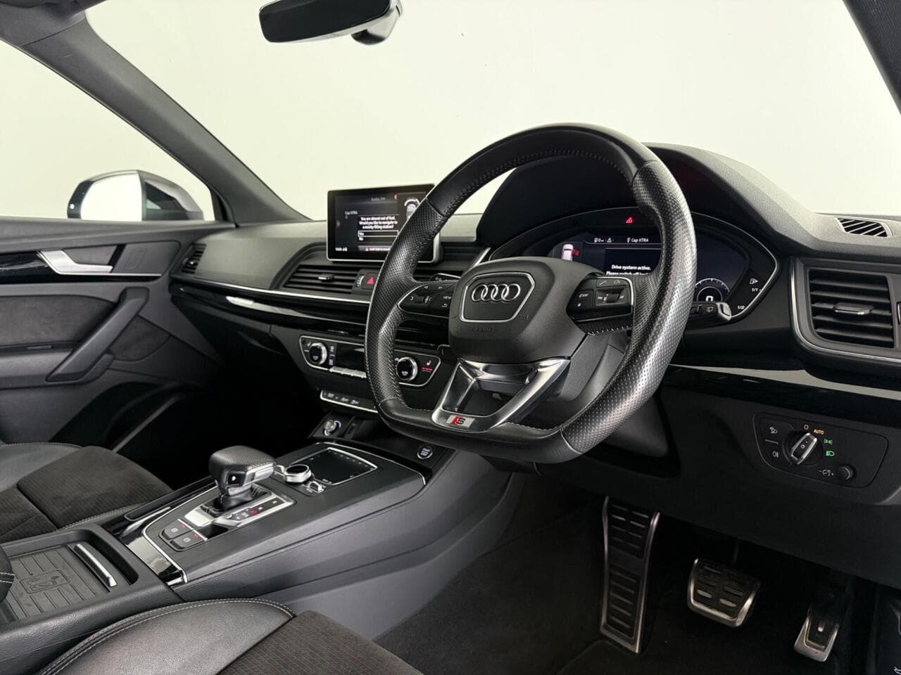 Audi Q5 thumbnail Interior Front