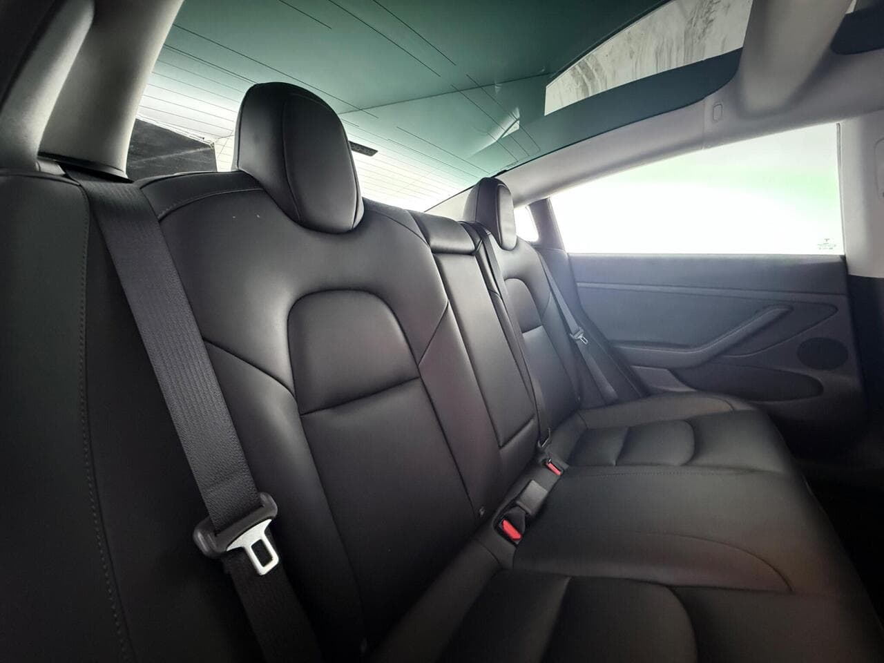 Tesla Model 3 thumbnail Seats Rear