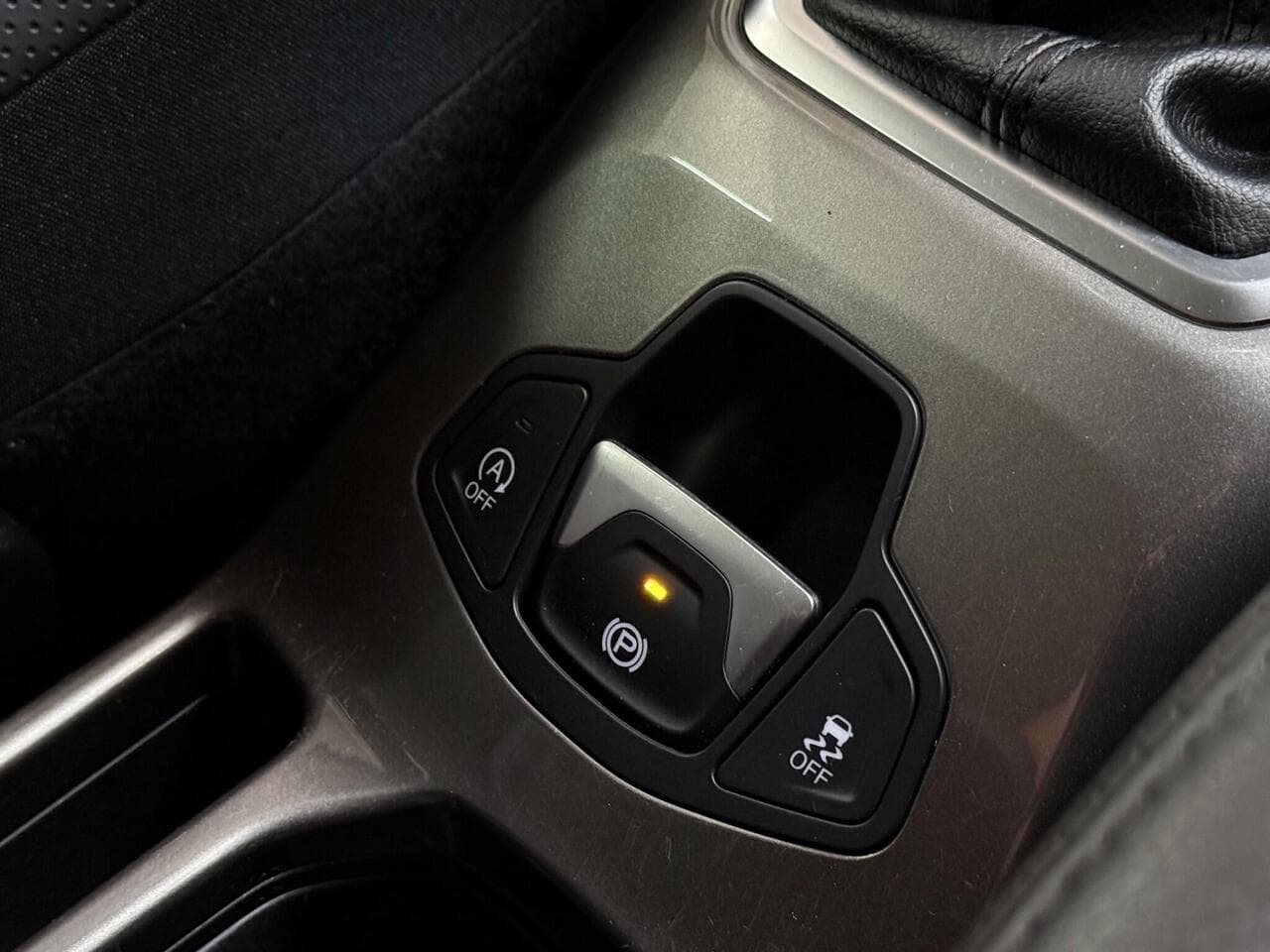 Jeep Renegade thumbnail Misc Controls