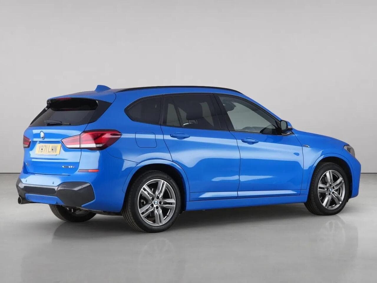 BMW X1 thumbnail Rear Right