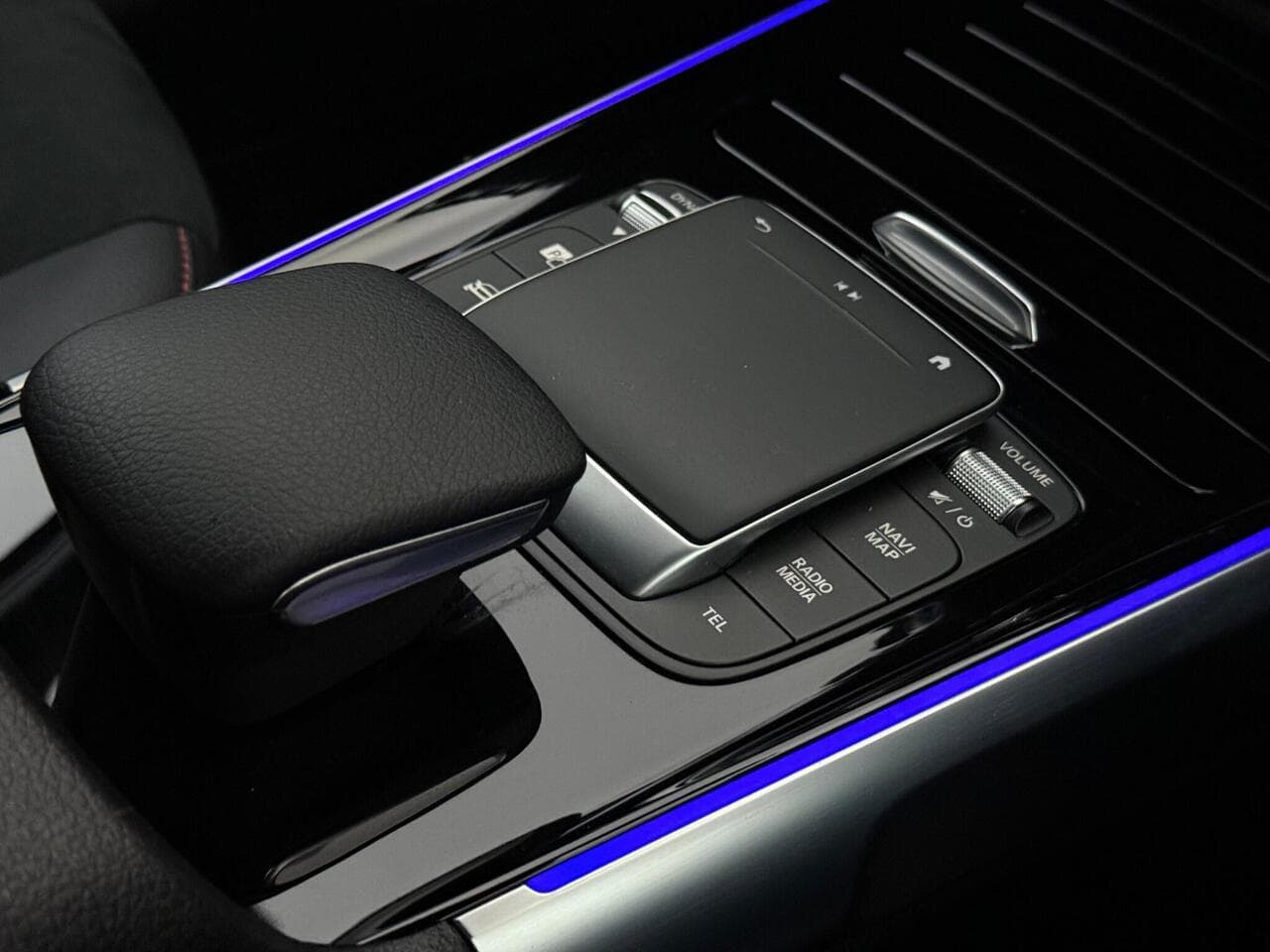 Mercedes-Benz GLB thumbnail Misc Controls