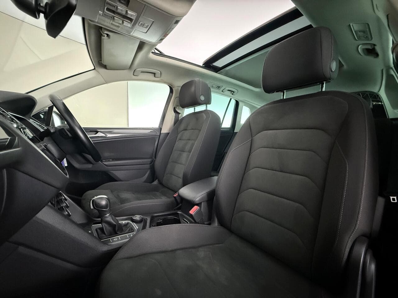 Volkswagen Tiguan thumbnail Seat Front Passenger