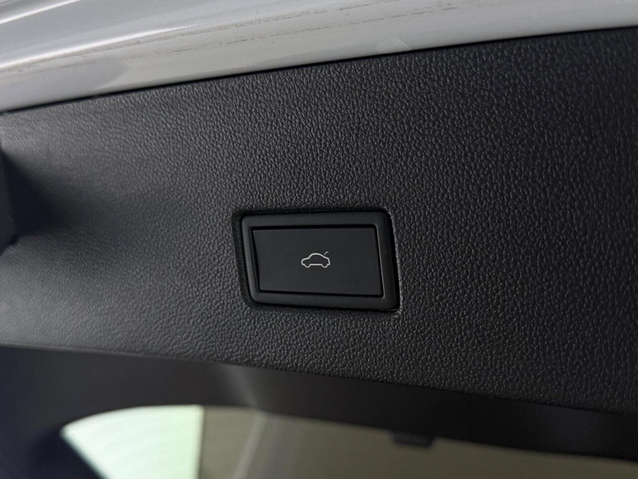 Volkswagen T-Roc thumbnail Misc Controls