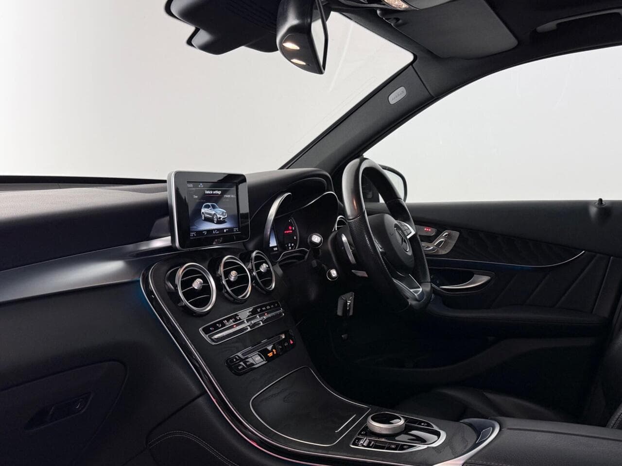 Mercedes-Benz GLC thumbnail Interior Front
