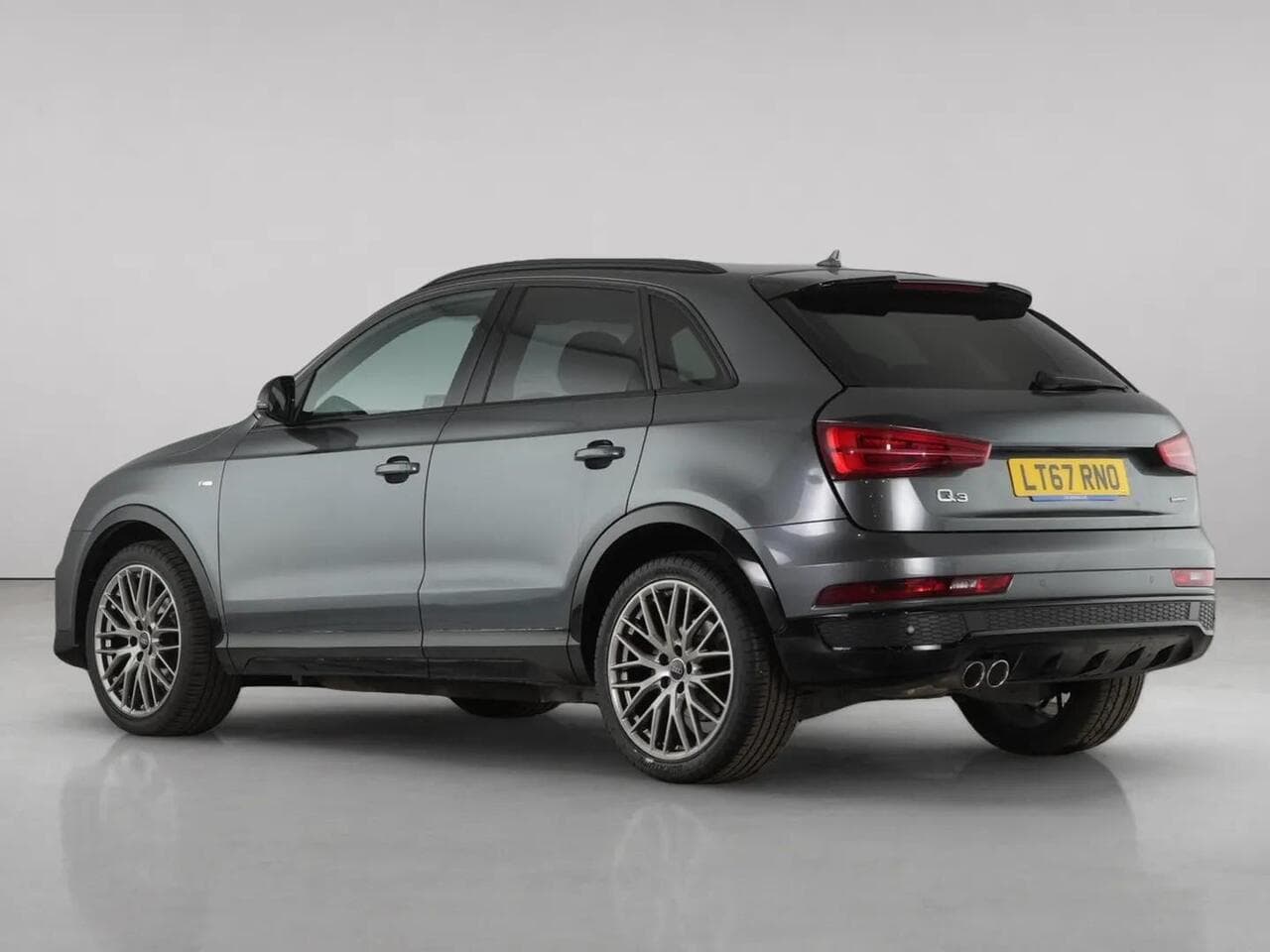 Audi Q3 thumbnail Rear Left