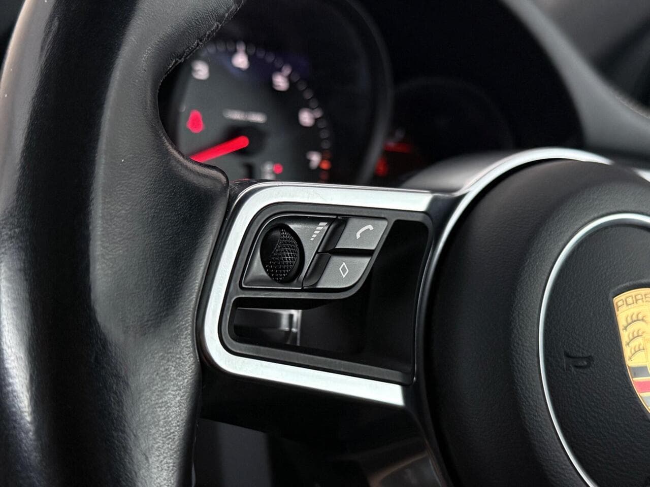 Porsche Macan thumbnail Misc Controls