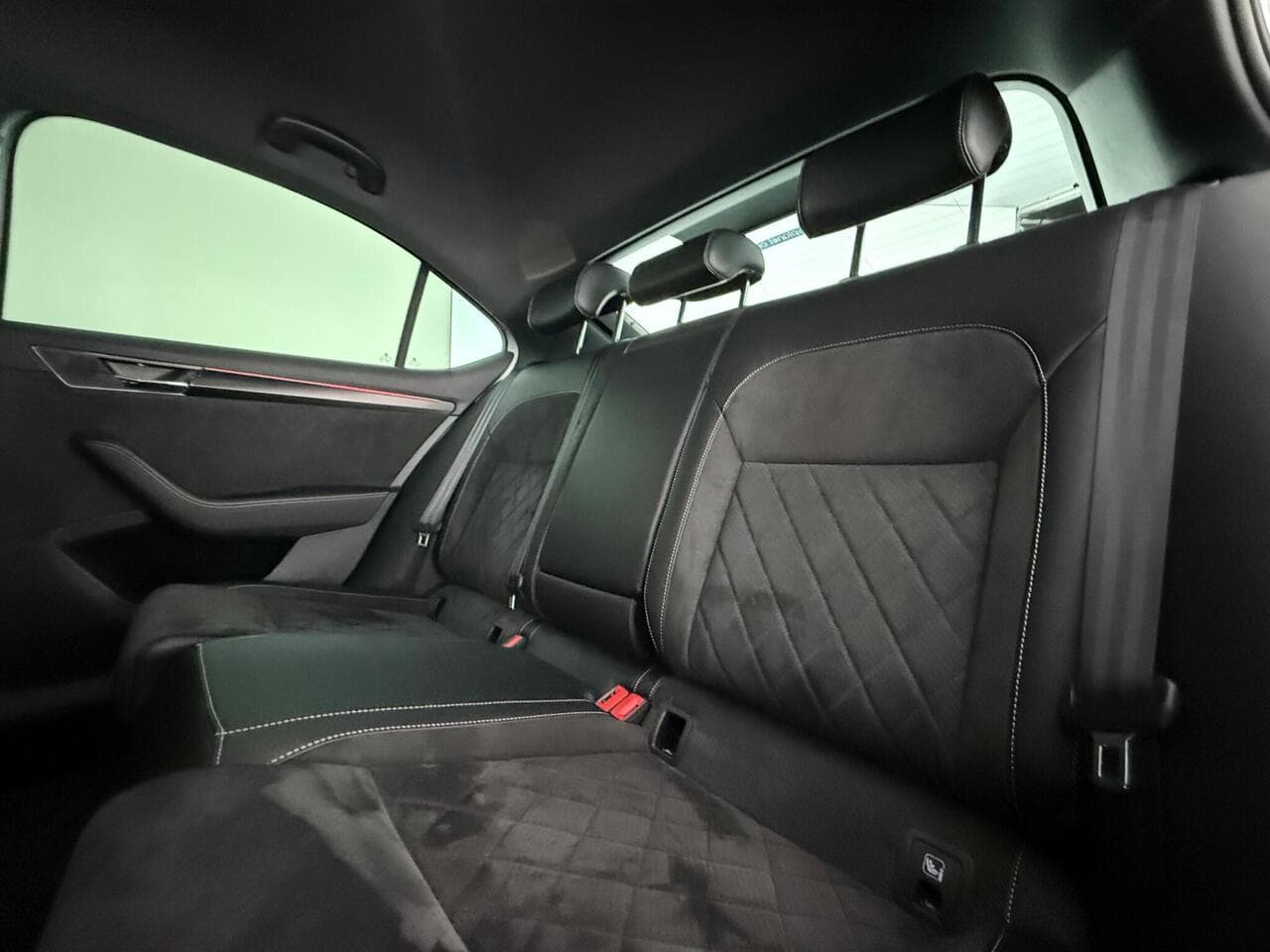Skoda Superb thumbnail Seats Rear