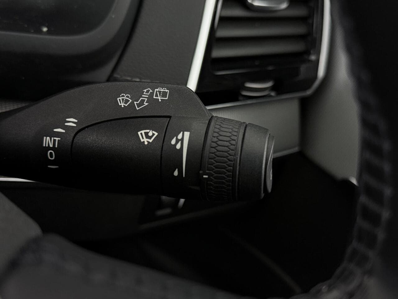 Volvo XC90 thumbnail Misc Controls