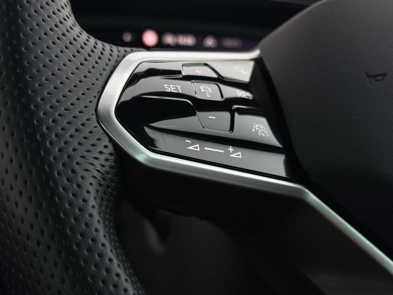 Volkswagen Tiguan thumbnail Misc Controls