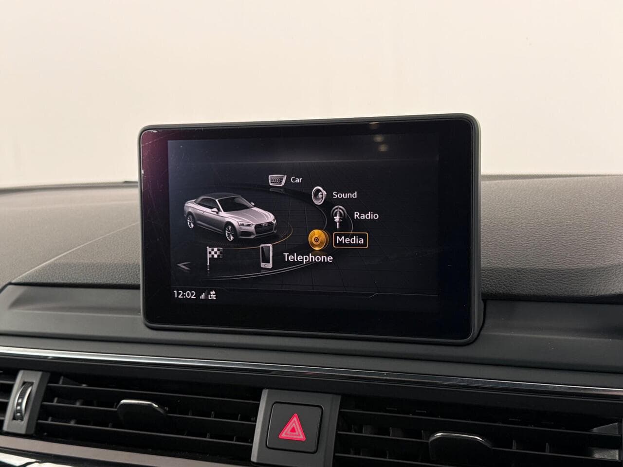 Audi A5 Cabriolet thumbnail Infotainment System