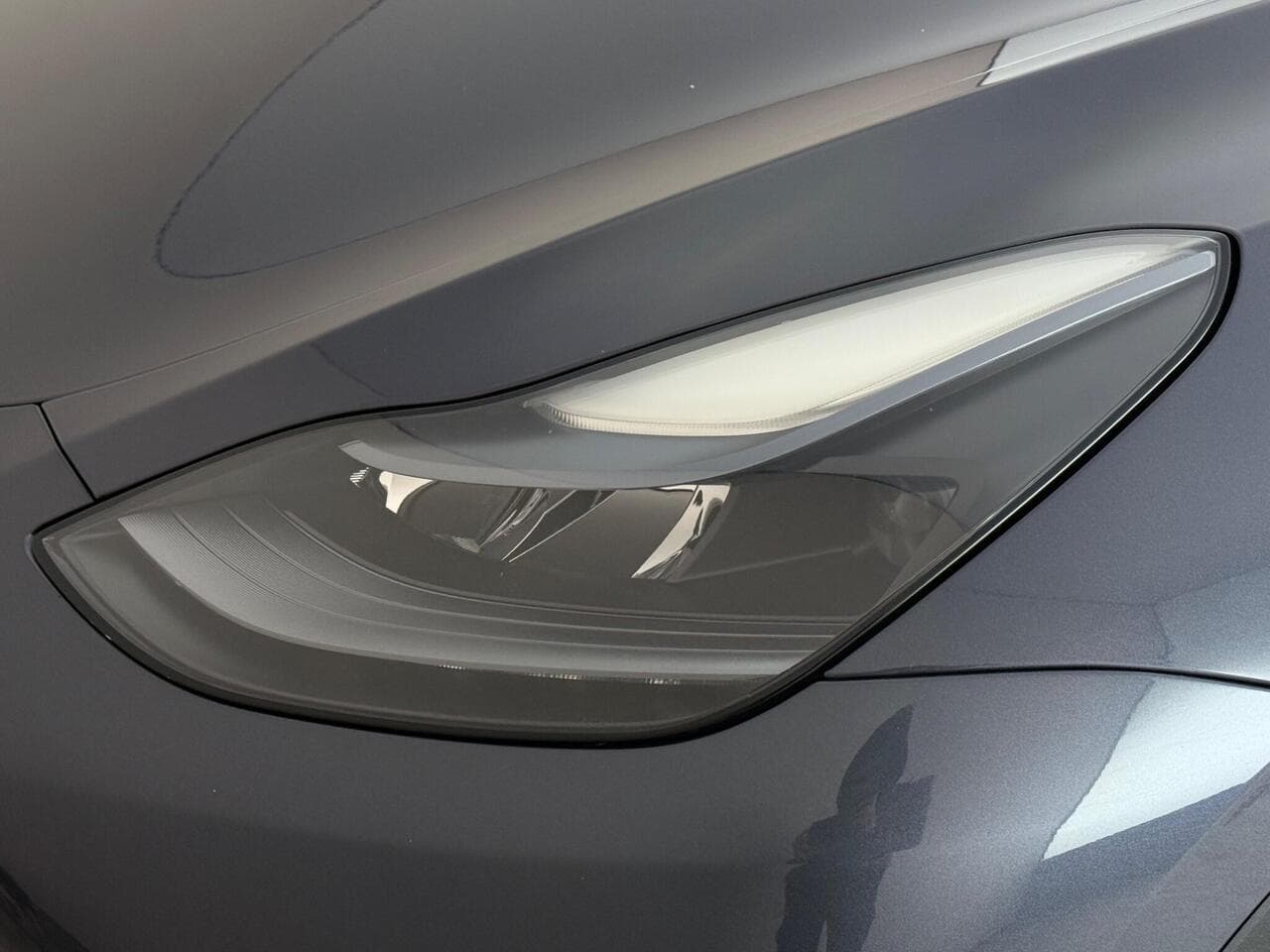 Tesla Model Y thumbnail Lights Front