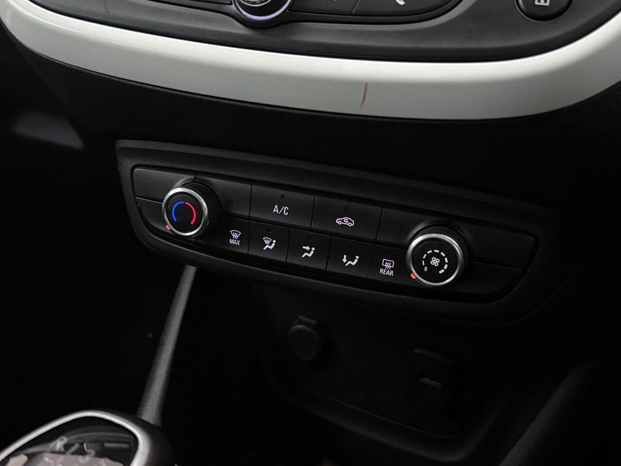 Vauxhall Crossland X thumbnail Misc Controls