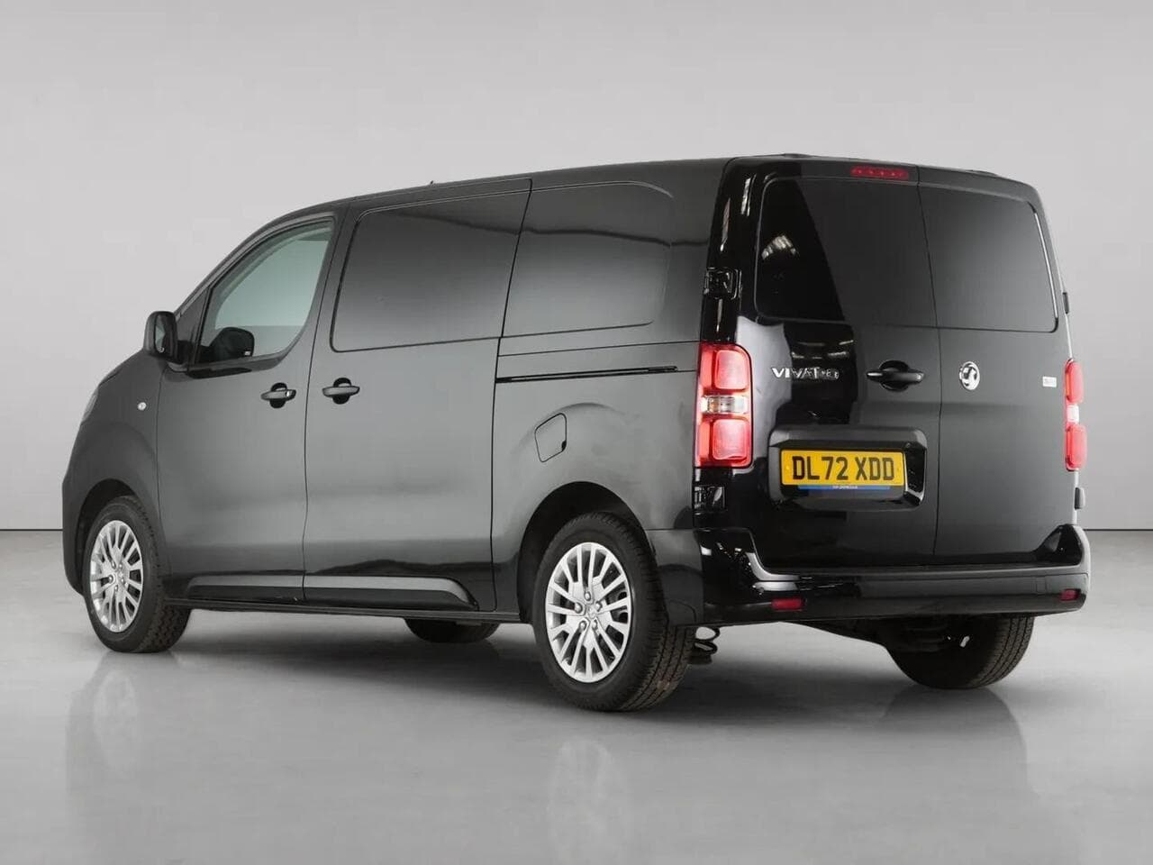 Vauxhall Vivaro thumbnail Rear Left