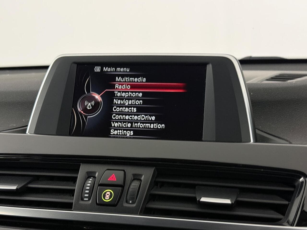 BMW X1 thumbnail Infotainment System