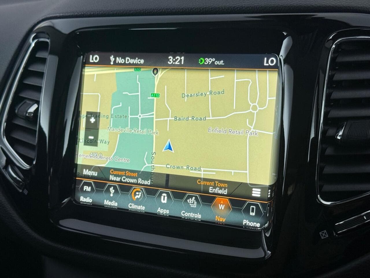Jeep Compass thumbnail Infotainment System