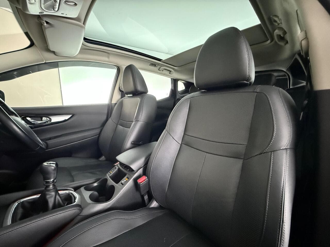 Nissan Qashqai thumbnail Seat Front Passenger
