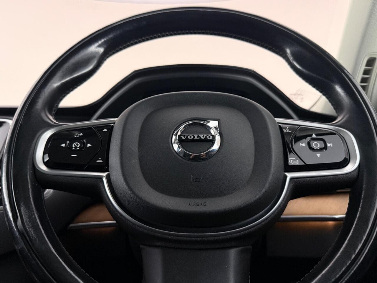 Volvo XC90 thumbnail Steering Wheel