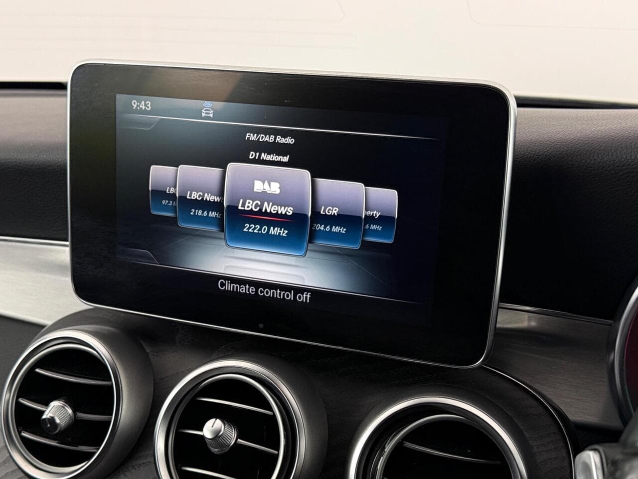 Mercedes-Benz C Class thumbnail Infotainment System