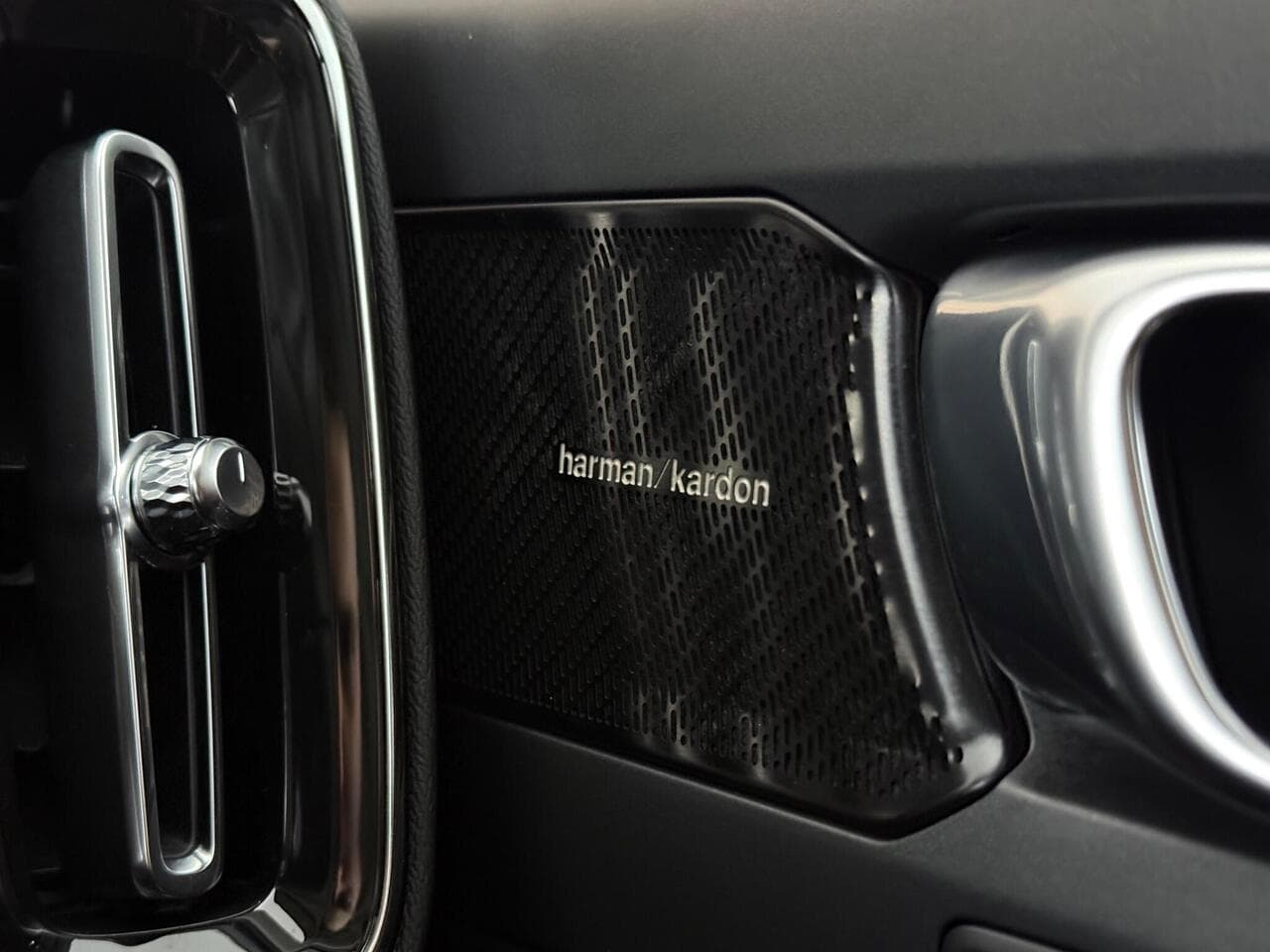 Volvo XC40 thumbnail Badge Exterior