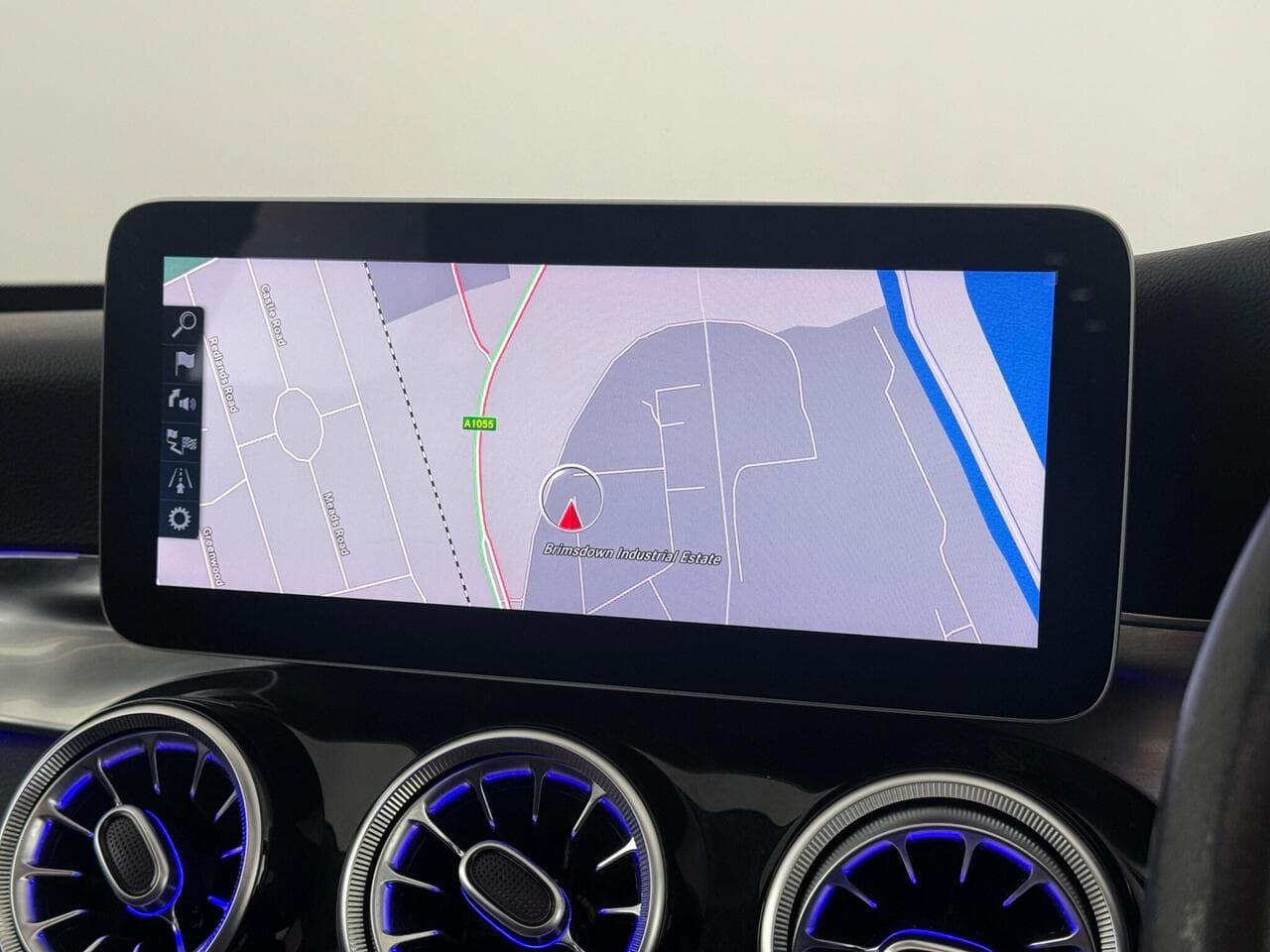 Mercedes-Benz C Class thumbnail Infotainment System