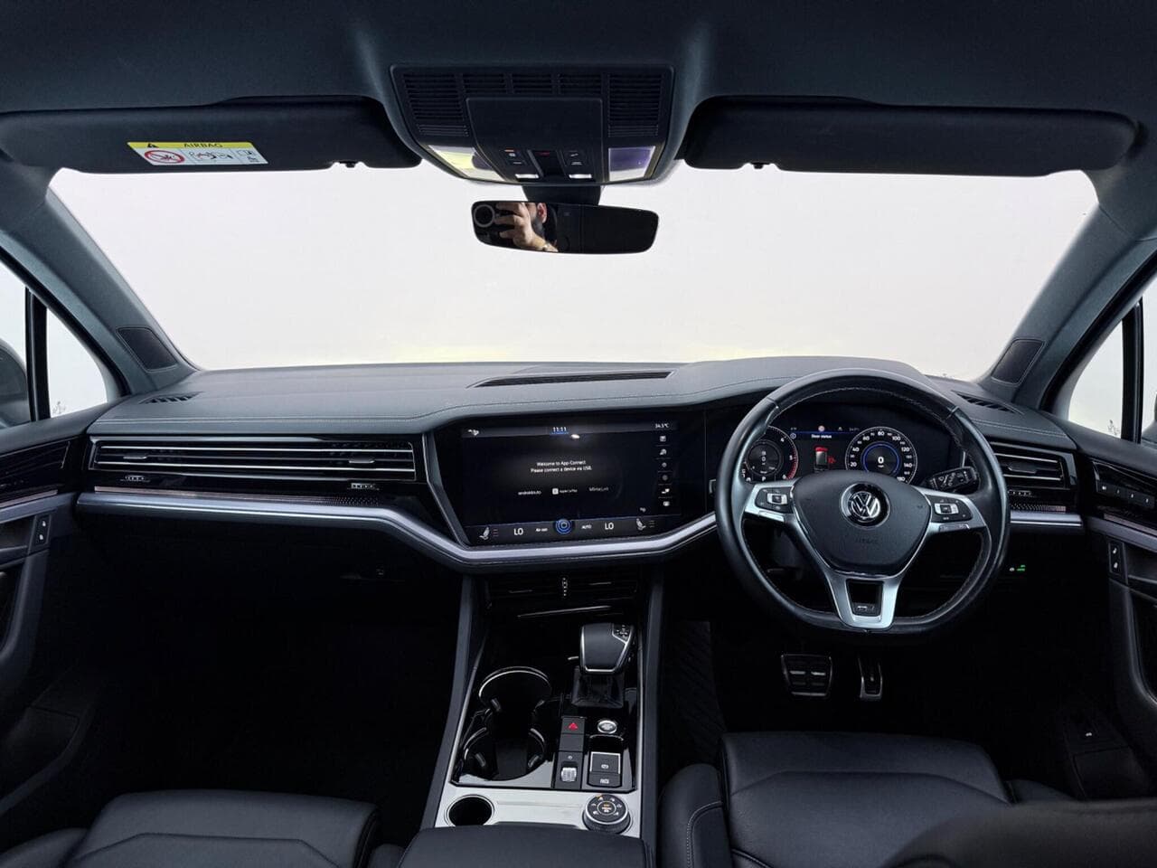 Volkswagen Touareg thumbnail Interior Front