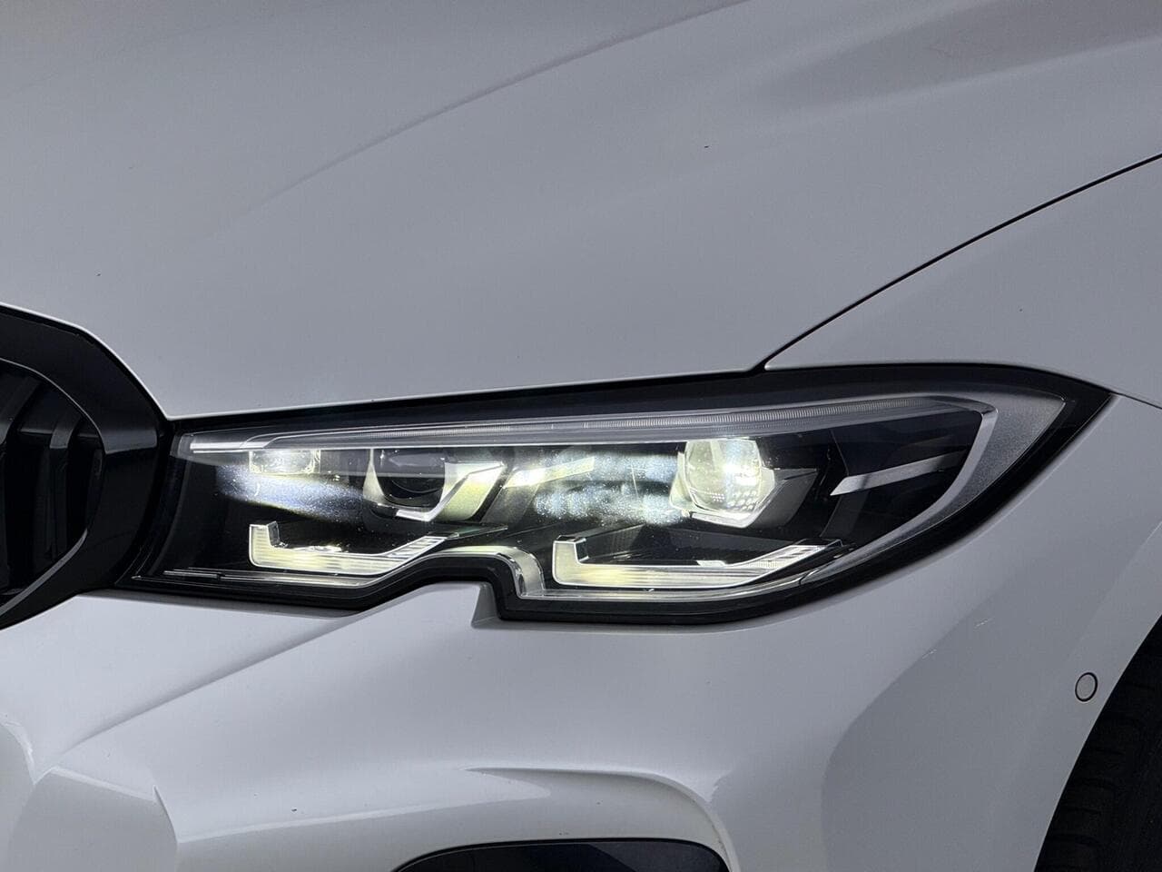 BMW 3 Series thumbnail Lights Front