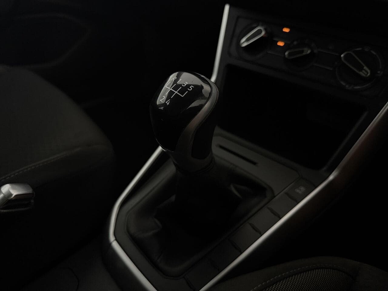 Volkswagen Polo thumbnail Interior Front