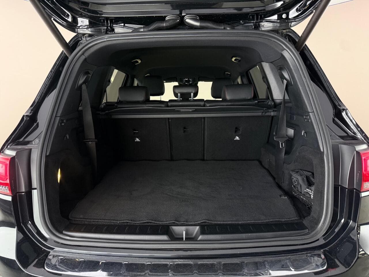 Mercedes-Benz GLB thumbnail Boot