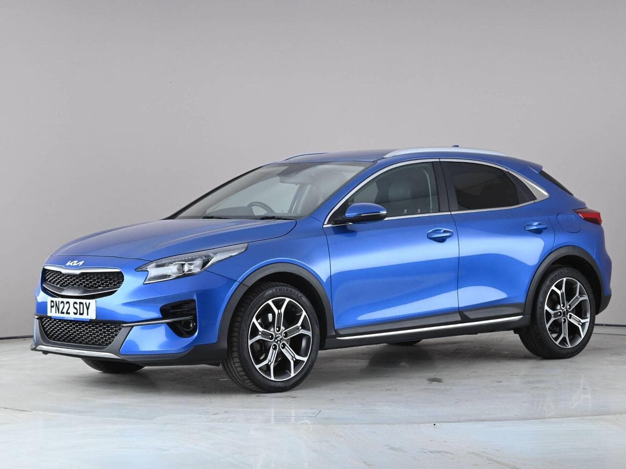 Kia XCeed thumbnail Front Left