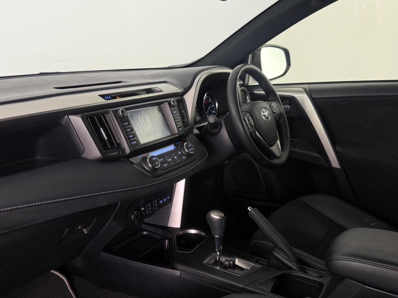 Toyota RAV4 thumbnail Interior Front