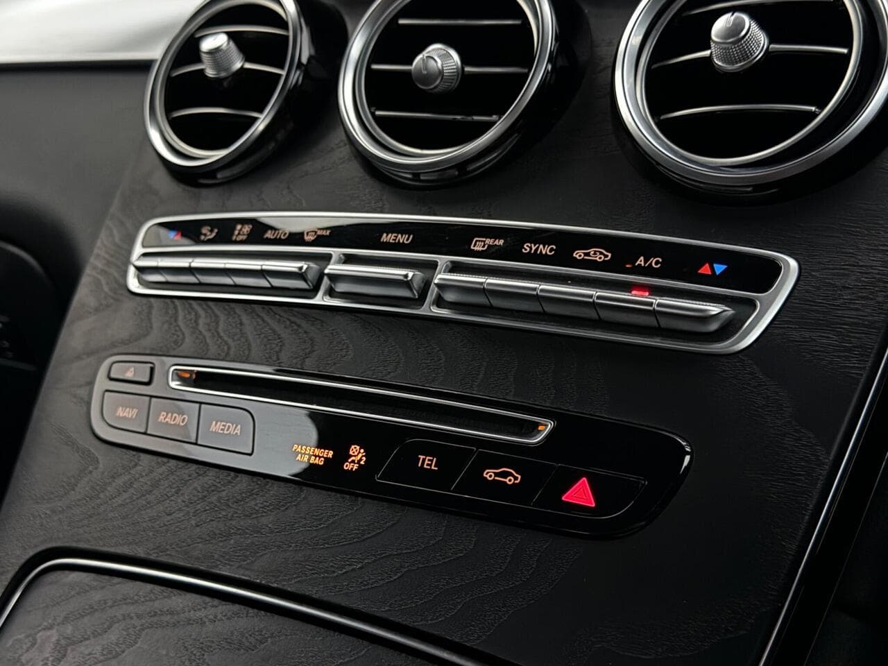 Mercedes-Benz GLC thumbnail Interior Front
