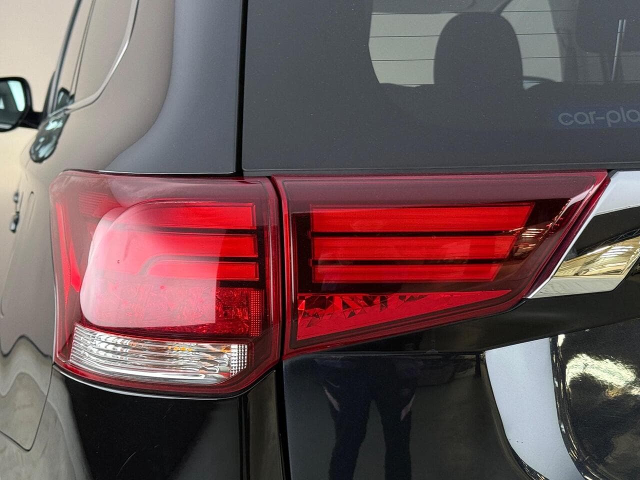 Mitsubishi Outlander thumbnail Lights Rear