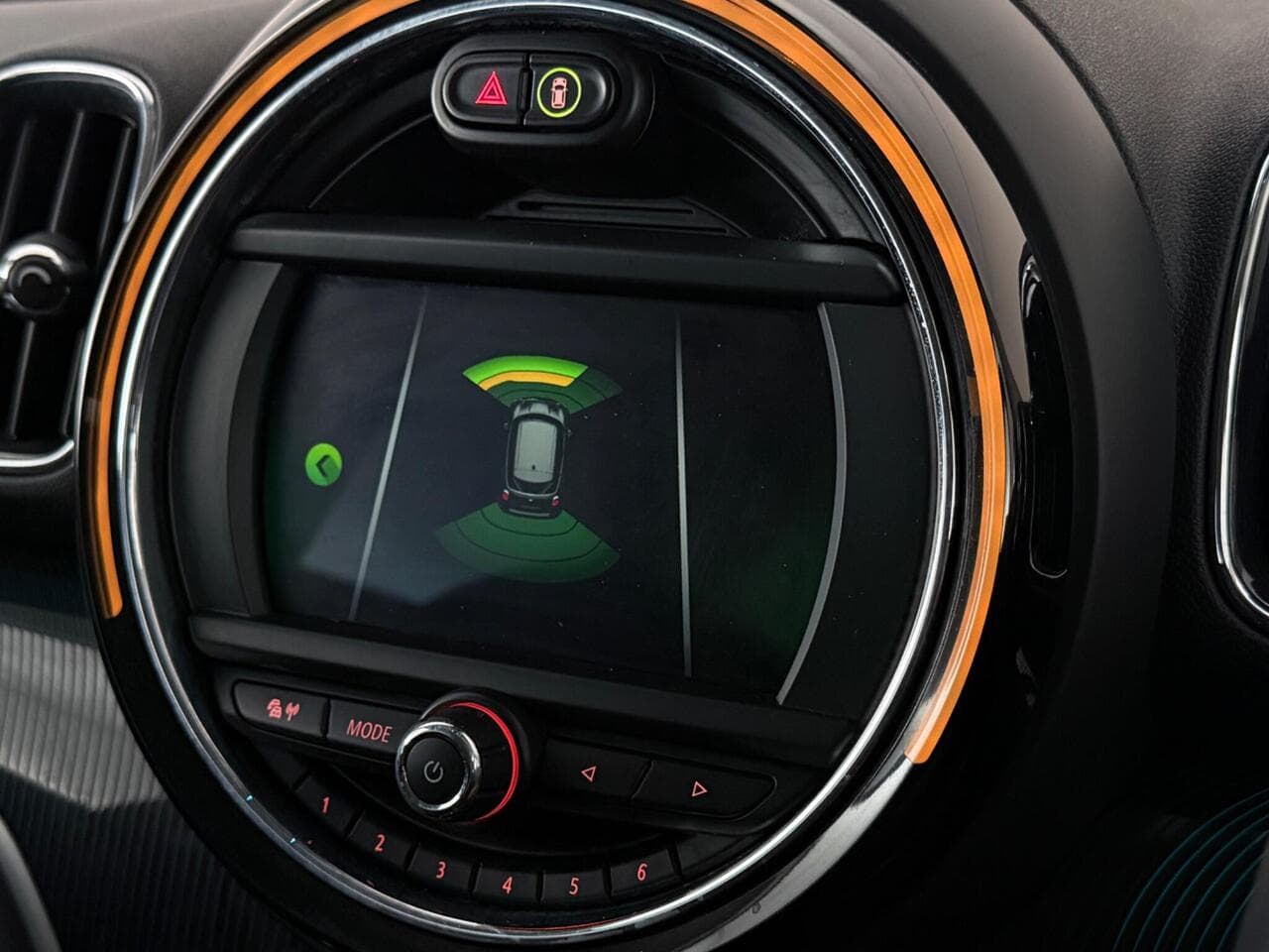 MINI Countryman thumbnail Infotainment System