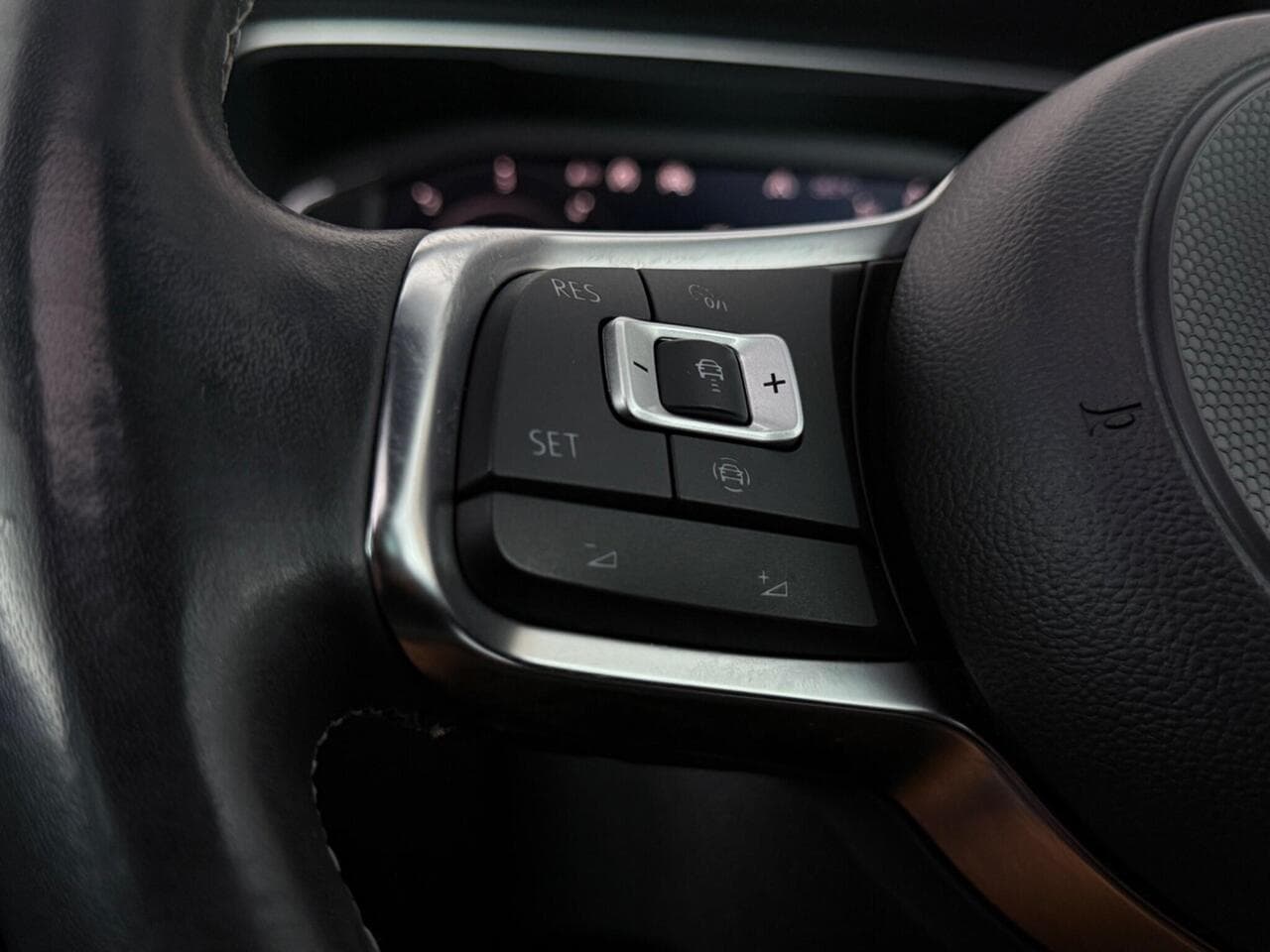 Volkswagen Tiguan thumbnail Misc Controls