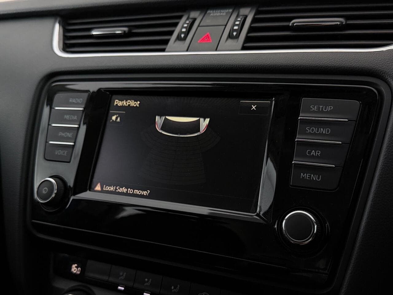 Skoda Octavia thumbnail Infotainment System