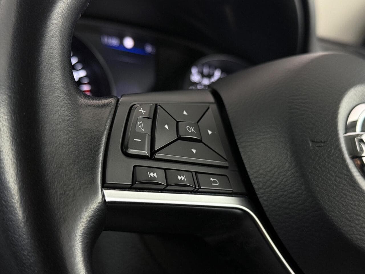 Nissan Qashqai thumbnail Misc Controls