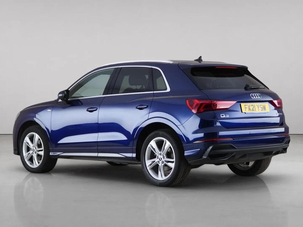Audi Q3 thumbnail Rear Left
