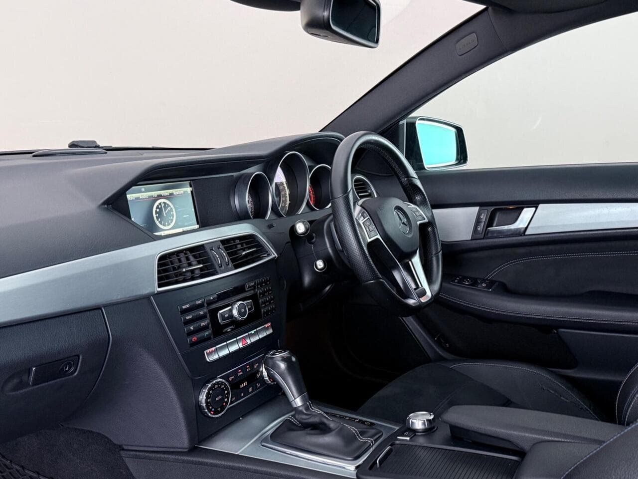 Mercedes-Benz C Class thumbnail Interior Front