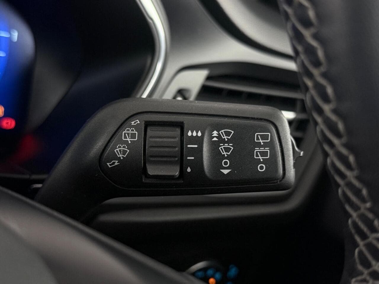 Ford Focus thumbnail Misc Controls
