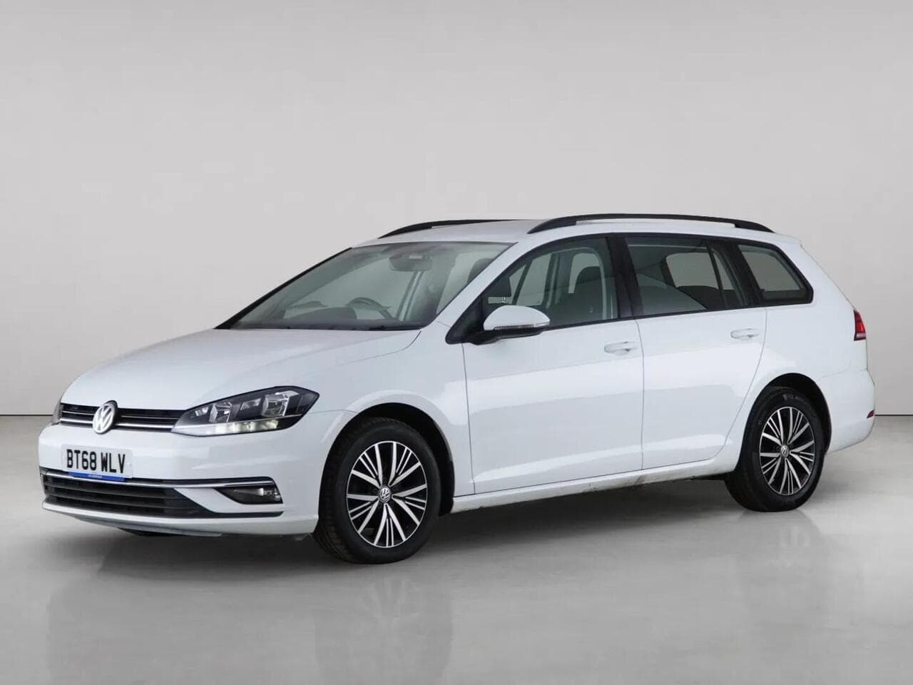 Volkswagen Golf thumbnail Front Left