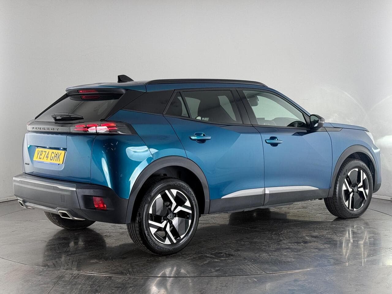 Peugeot 2008 thumbnail Rear Right