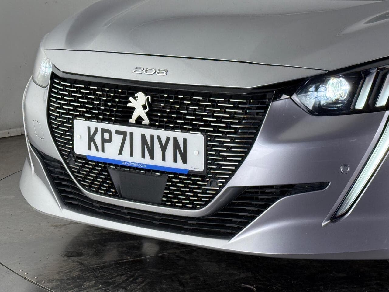 Peugeot 208 thumbnail Lights Front