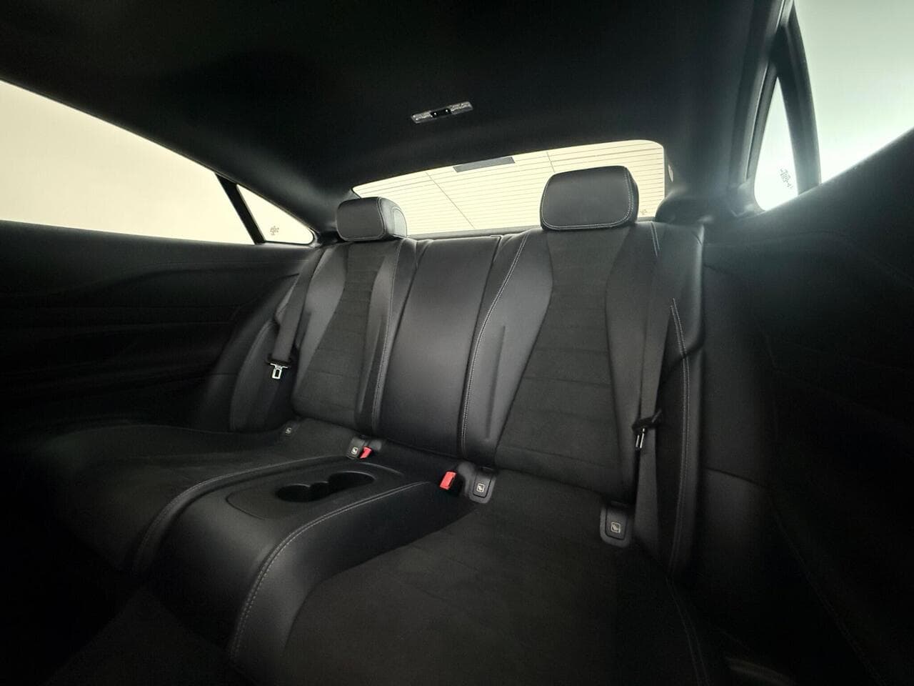 Mercedes-Benz E Class thumbnail Seats Rear